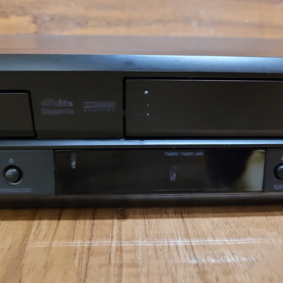 JVC HR-XVC11BJ DVD VCR Combo Unit Recorder VHS Player No Remote - Picture 4 of 9